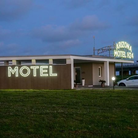 Arizona Motel Кастель-Вольтурно Екстер'єр фото