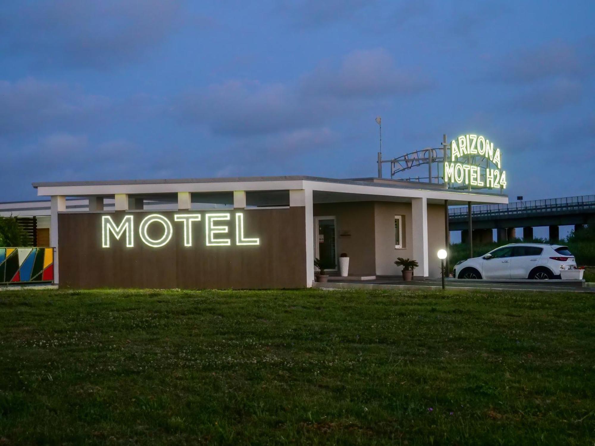 Arizona Motel Кастель-Вольтурно Екстер'єр фото