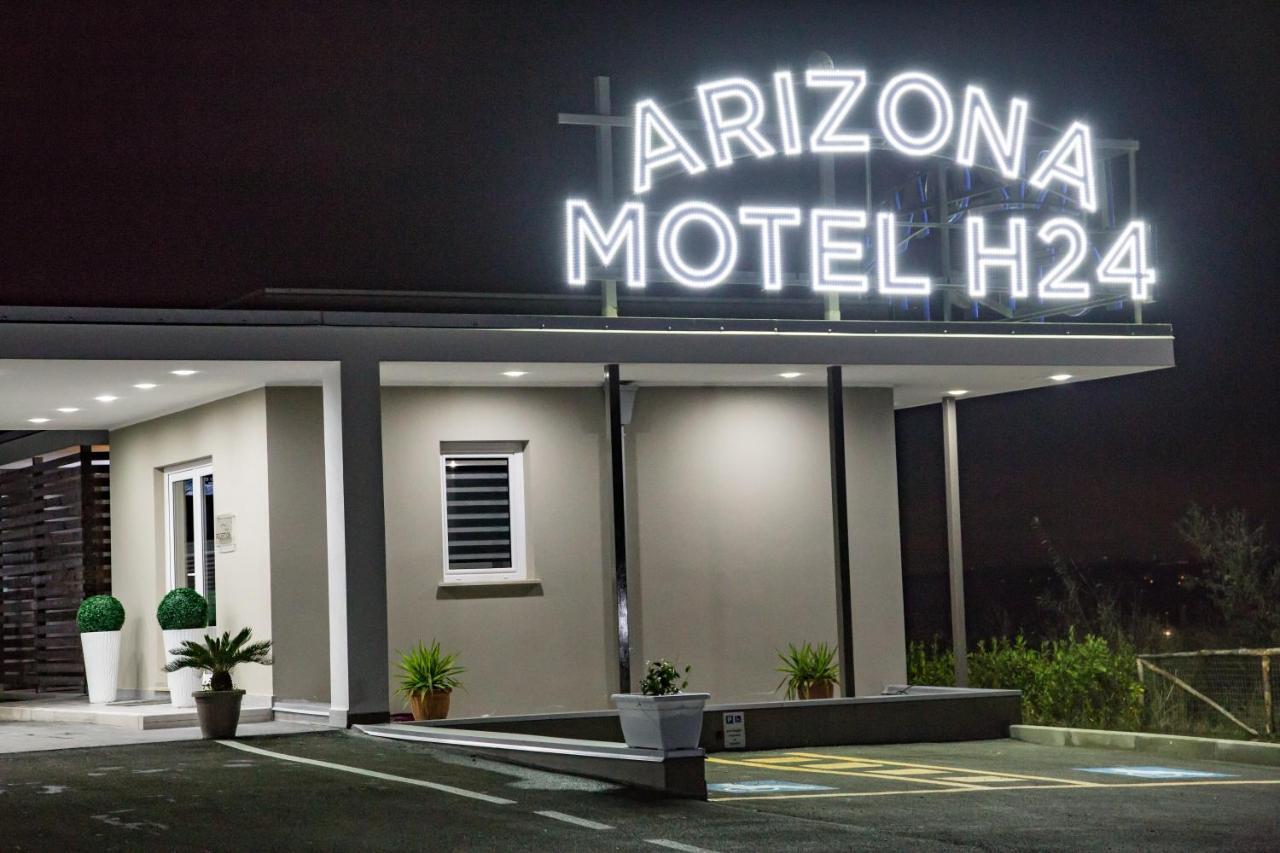 Arizona Motel Кастель-Вольтурно Екстер'єр фото